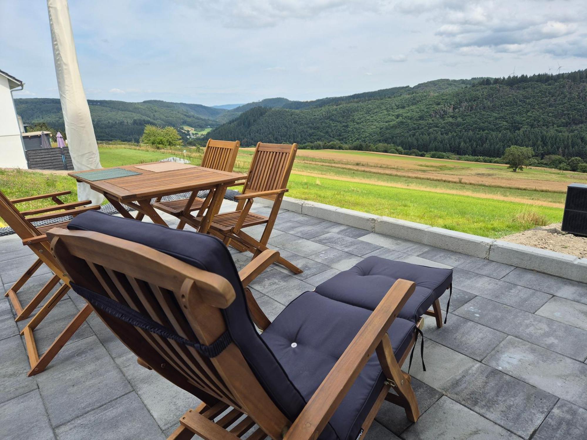 Serenity Vista Retreat Bnb Bescheid Exterior photo