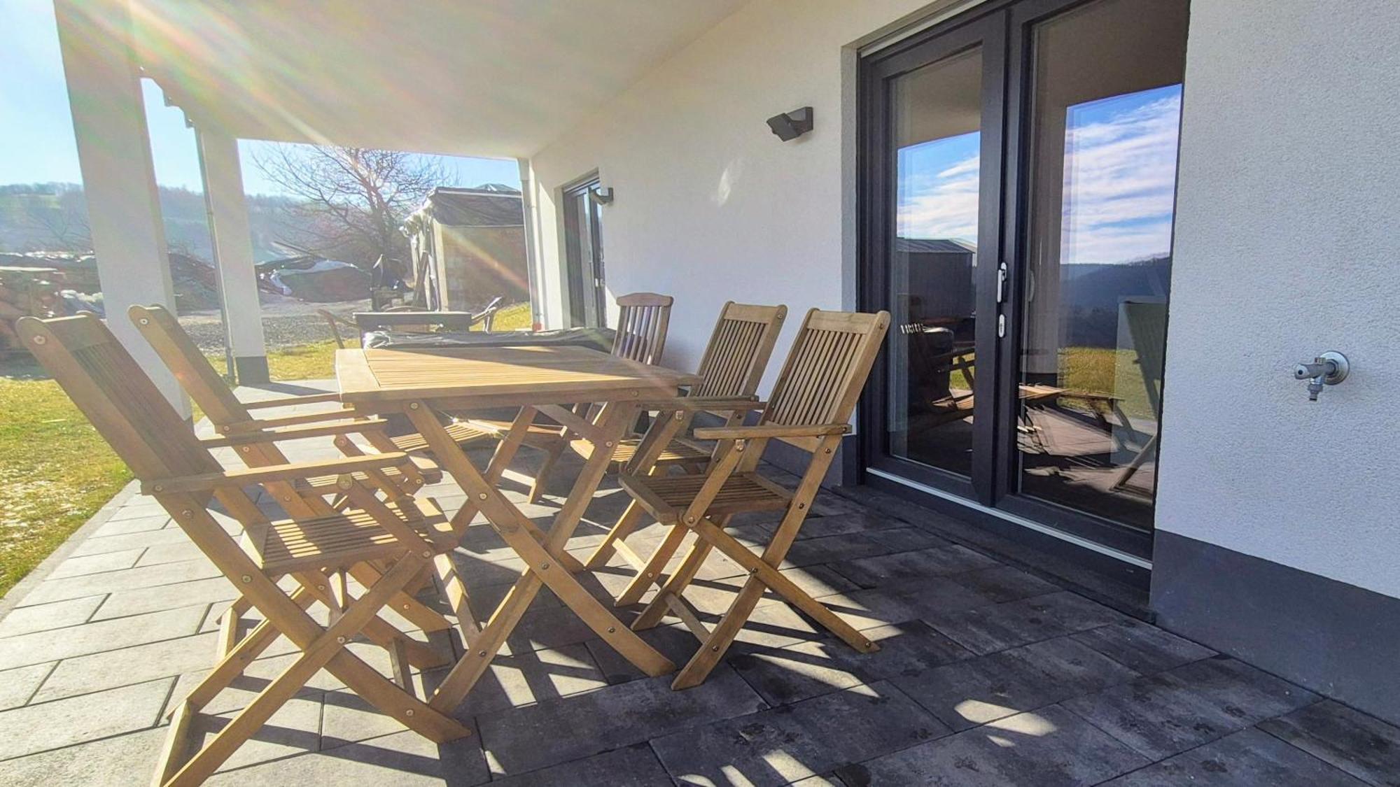 Serenity Vista Retreat Bnb Bescheid Exterior photo